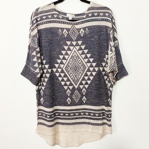 Size women’s L boho chic Aztec print festival top